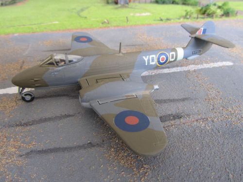 PLASTIC MODEL GLOSTER METEOR FIGHTER JET